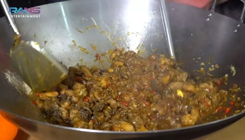 Momen Nagita Slavina masak 100 ayam Youtube/@ransentertainment Momen Nagita Slavina masak 100 ayam Youtube/@ransentertainment