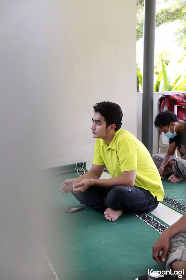 Potret Mahdy Reza di lokasi syuting © Kapanlagi.com Potret Mahdy Reza di lokasi syuting © Kapanlagi.com