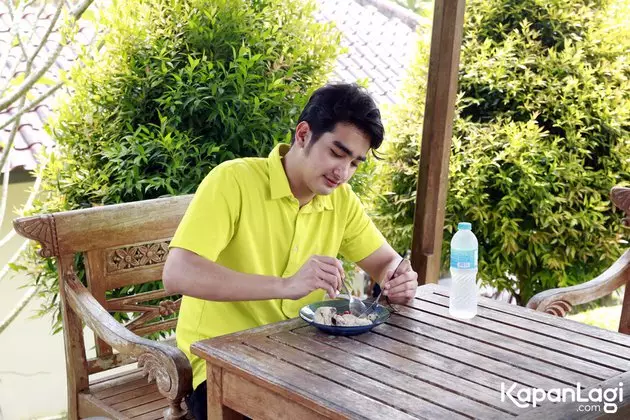 Potret Mahdy Reza di lokasi syuting © Kapanlagi.com Potret Mahdy Reza di lokasi syuting © Kapanlagi.com