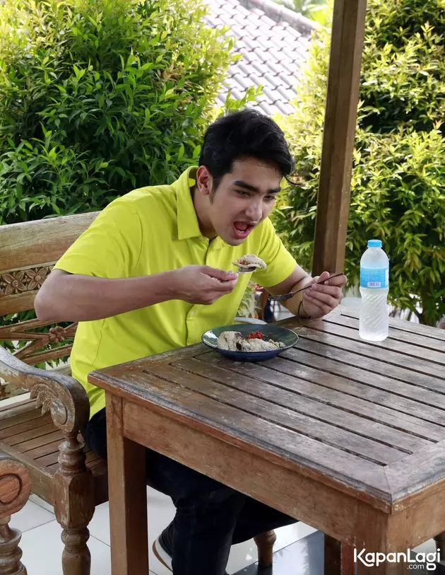 Potret Mahdy Reza di lokasi syuting © Kapanlagi.com Potret Mahdy Reza di lokasi syuting © Kapanlagi.com