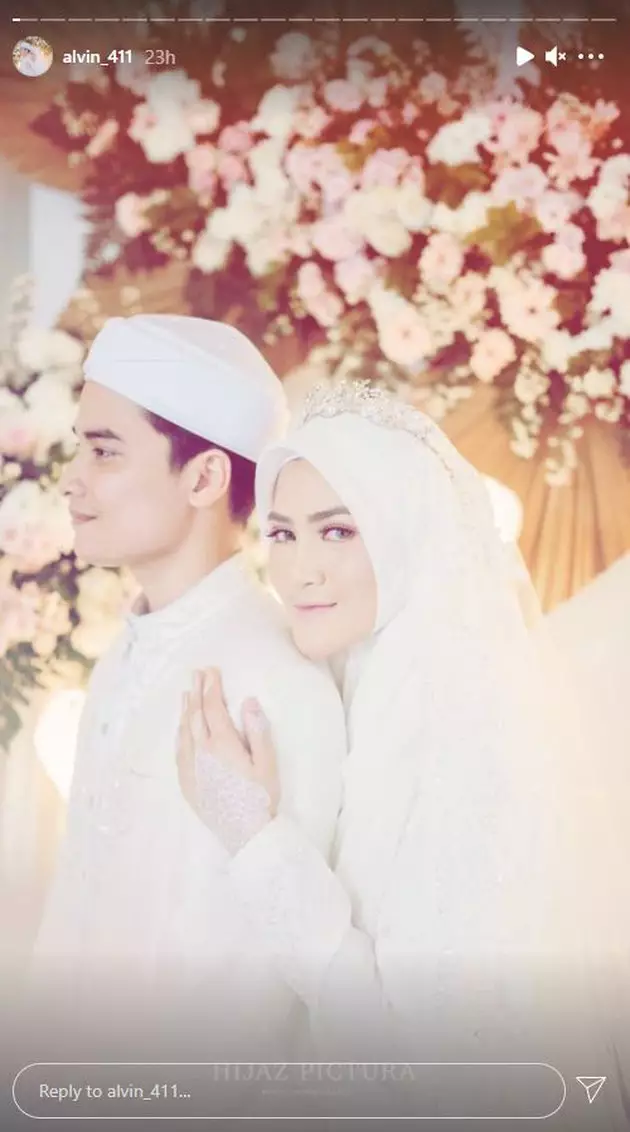 Alvin Faiz dan Henny Rahman usai menikah © 2021 brilio.net