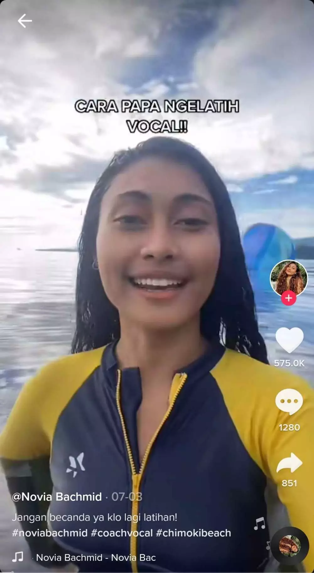 Novia Bachmid di dalam air © 2021 brilio.net