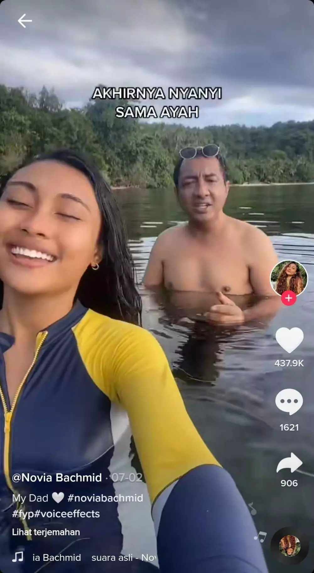 Novia Bachmid di dalam air © 2021 brilio.net