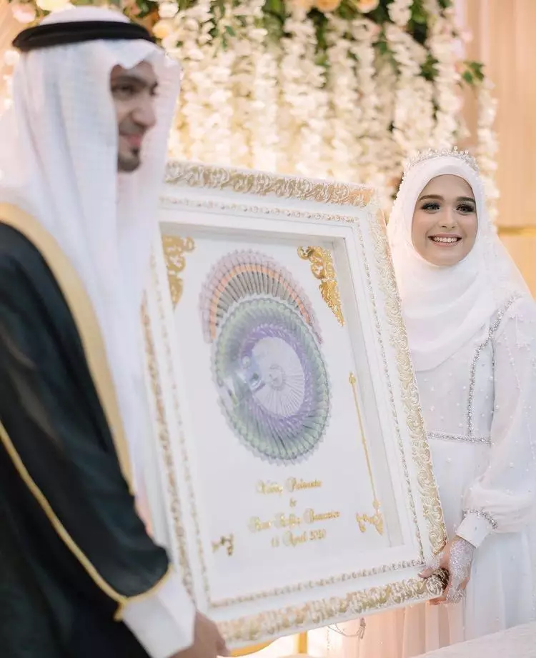 seleb ini nikah dengan mahar mata uang asing dari berbagai sumber