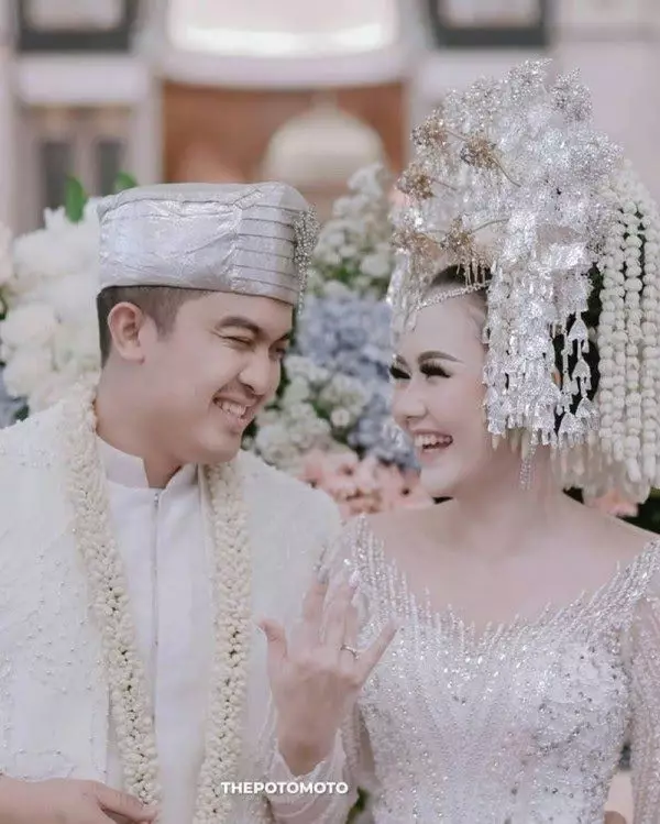 seleb ini nikah dengan mahar mata uang asing dari berbagai sumber