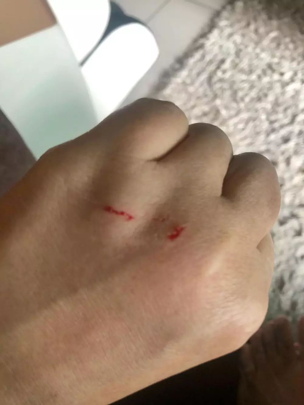 Tembok rusak karena kesalahan kontraktor © Facebook