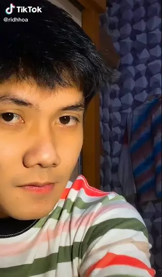 Potret 'kembaran' Iqbaal Ramadhan © TikTok
