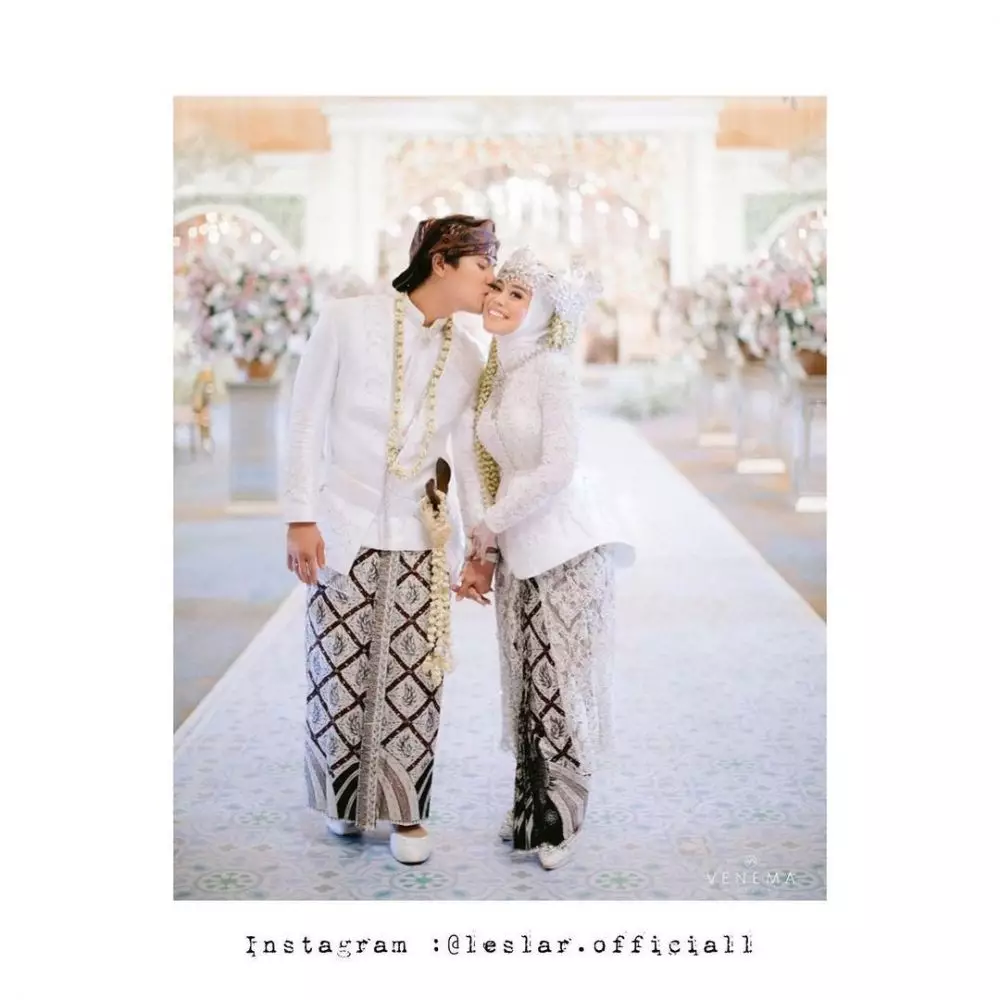 Momen Lesty Kejora saat kenakan kebaya © 2021 brilio.net Momen Lesty Kejora saat kenakan kebaya © 2021 brilio.net