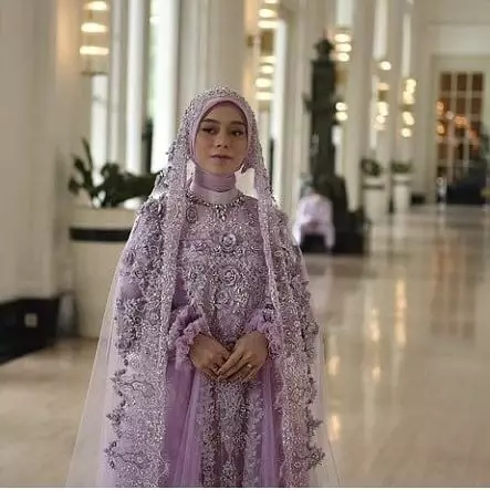 Momen Lesty Kejora saat kenakan kebaya © 2021 brilio.net Momen Lesty Kejora saat kenakan kebaya © 2021 brilio.net