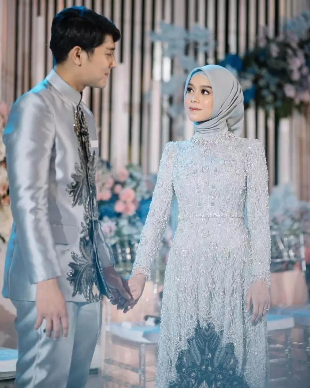 Momen Lesty Kejora saat kenakan kebaya © 2021 brilio.net Momen Lesty Kejora saat kenakan kebaya © 2021 brilio.net