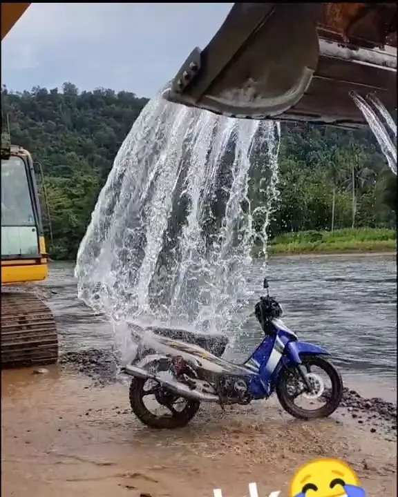 momen lucu tukang bangunan pakai alat proyek © 2021 instagram.com momen lucu tukang bangunan pakai alat proyek © 2021 instagram.com