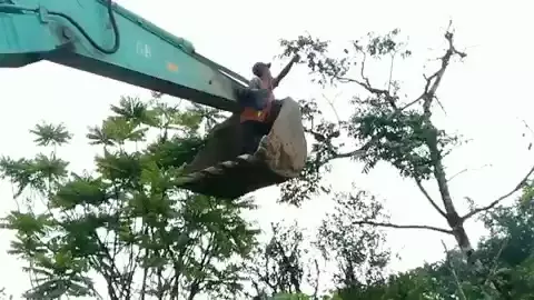 momen lucu tukang bangunan pakai alat proyek © 2021 instagram.com momen lucu tukang bangunan pakai alat proyek © 2021 instagram.com