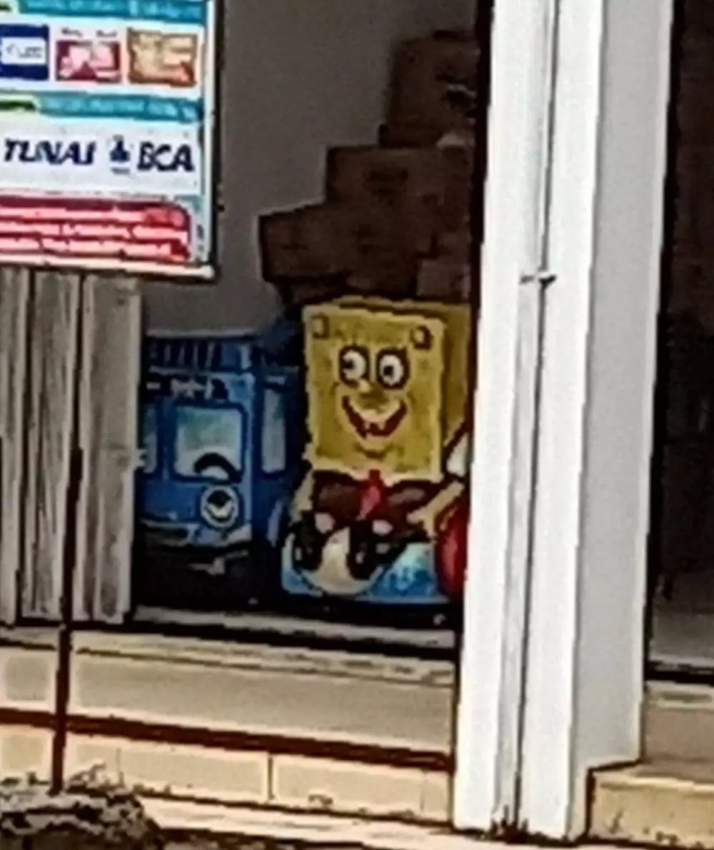 benda nyeleneh ngagetin di kaca © 2021 instagram.com