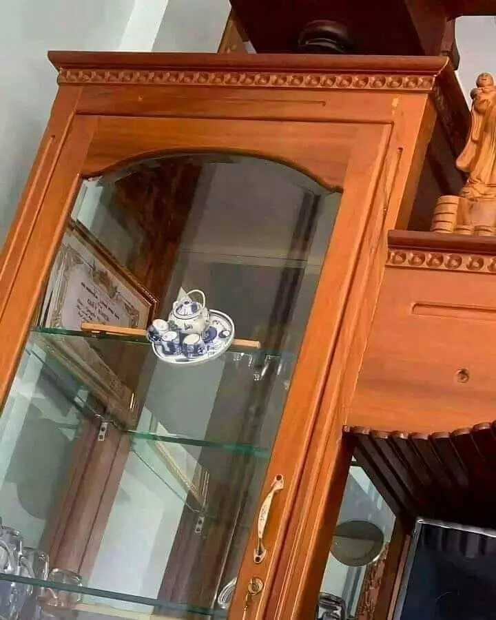 benda nyeleneh ngagetin di kaca © 2021 instagram.com