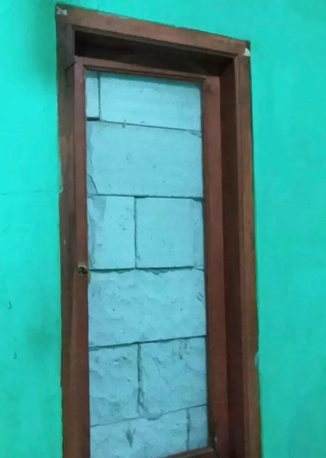 benda nyeleneh ngagetin di kaca © 2021 instagram.com