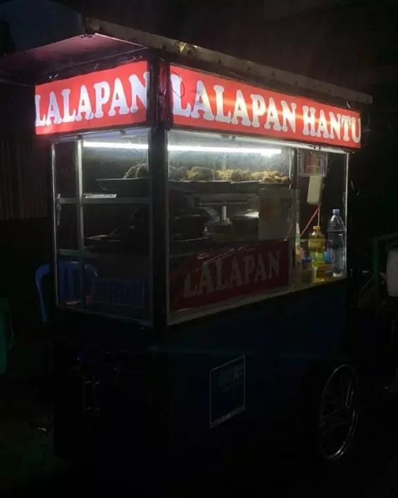 nama warung temanya serem banget © 2021 twitter.com