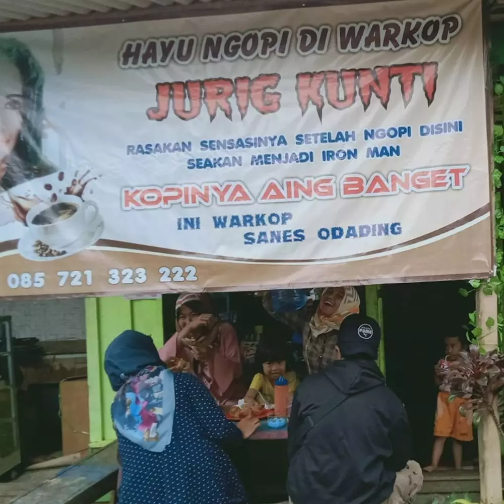 nama warung temanya serem banget © 2021 twitter.com
