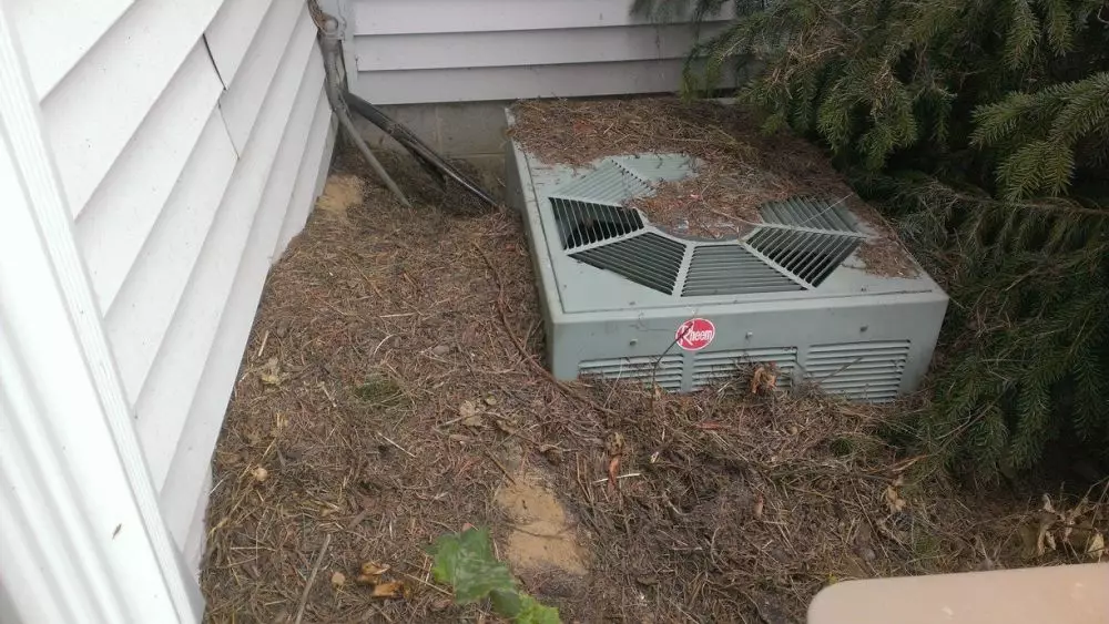 potret lucu pasang AC salah tempat © 2021 instagram.com