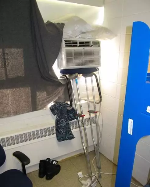potret lucu pasang AC salah tempat © 2021 instagram.com