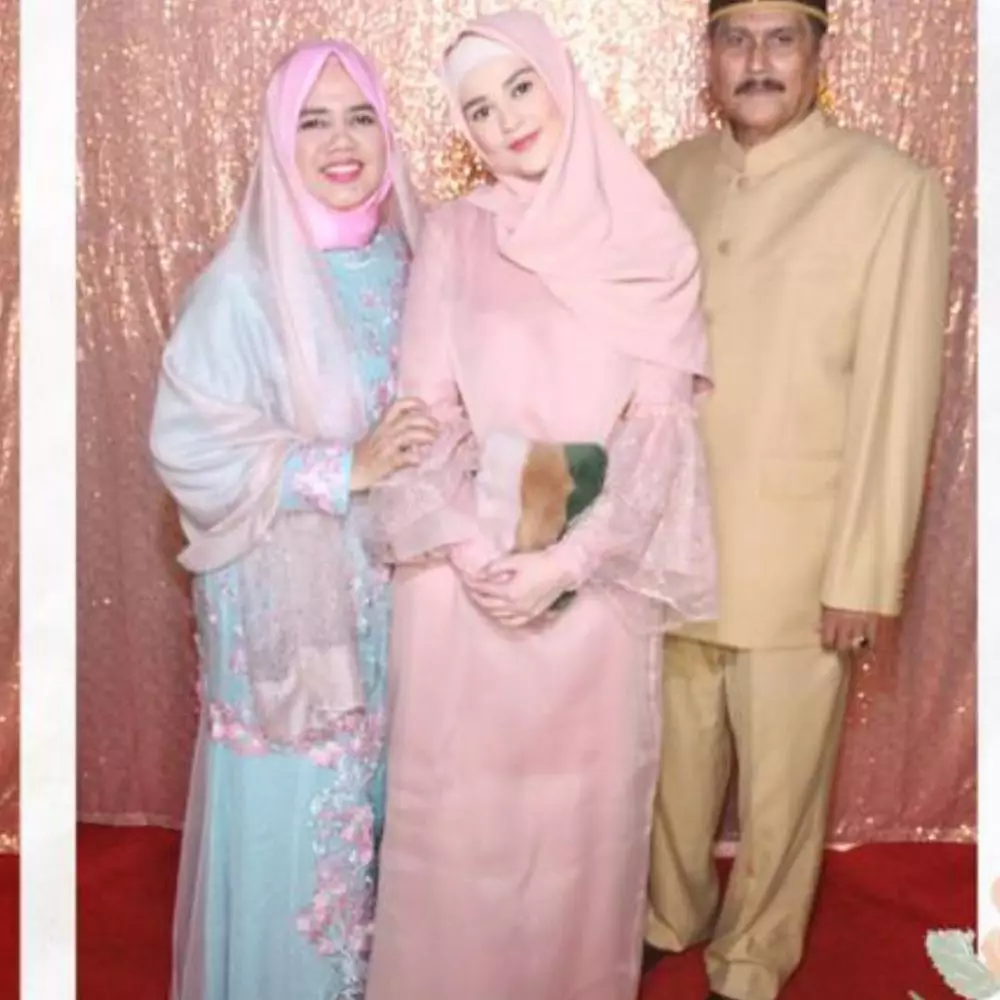 Momen kedekatan Cut Meyriska dan sang ayah © berbagai sumber