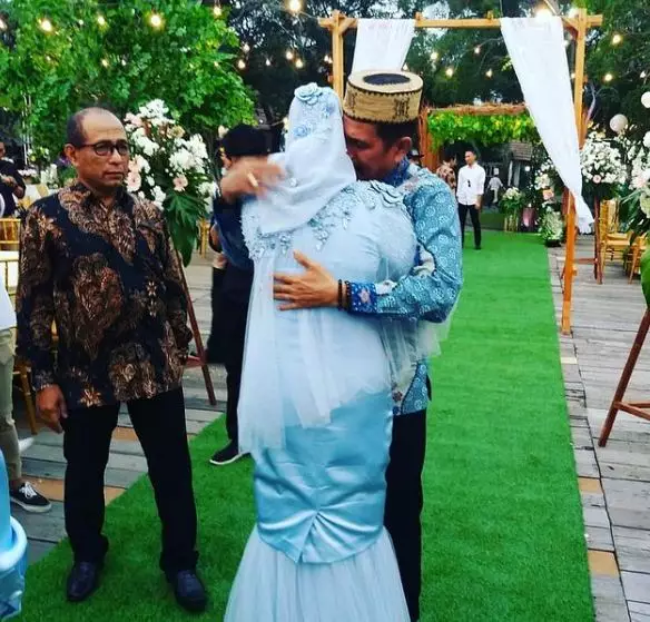 Momen kedekatan Cut Meyriska dan sang ayah © berbagai sumber