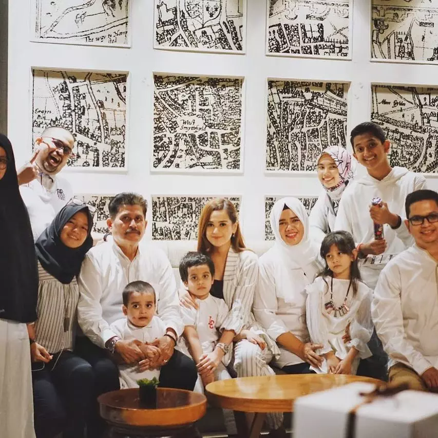 Momen kedekatan Cut Meyriska dan sang ayah © berbagai sumber