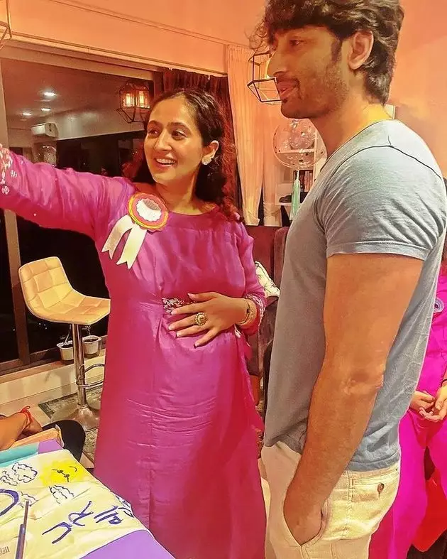 potret baby shower istri Shaheer Sheikh © Instagram/@mushtaqshiekh