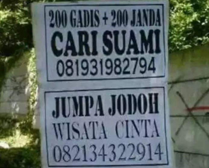 spanduk lowongan pekerjaan absurd banget © 2021 1cak.com