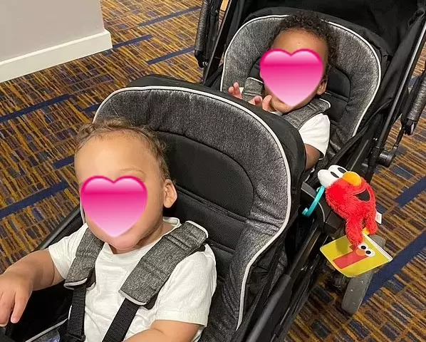 Cerita ibu bayi kembar unik © Caters