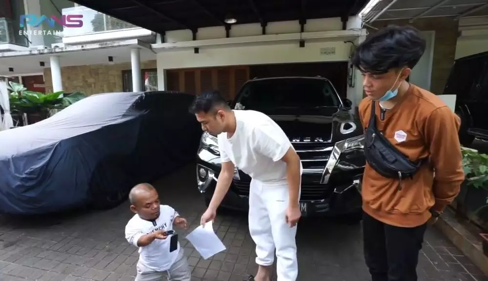 Momen Raffi Ahmad beri kado mobil untuk Ucok Baba Youtube/@ransentertainment