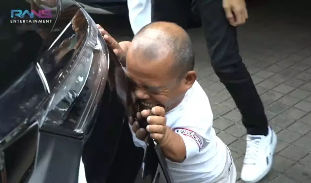 Momen Raffi Ahmad beri kado mobil untuk Ucok Baba Youtube/@ransentertainment