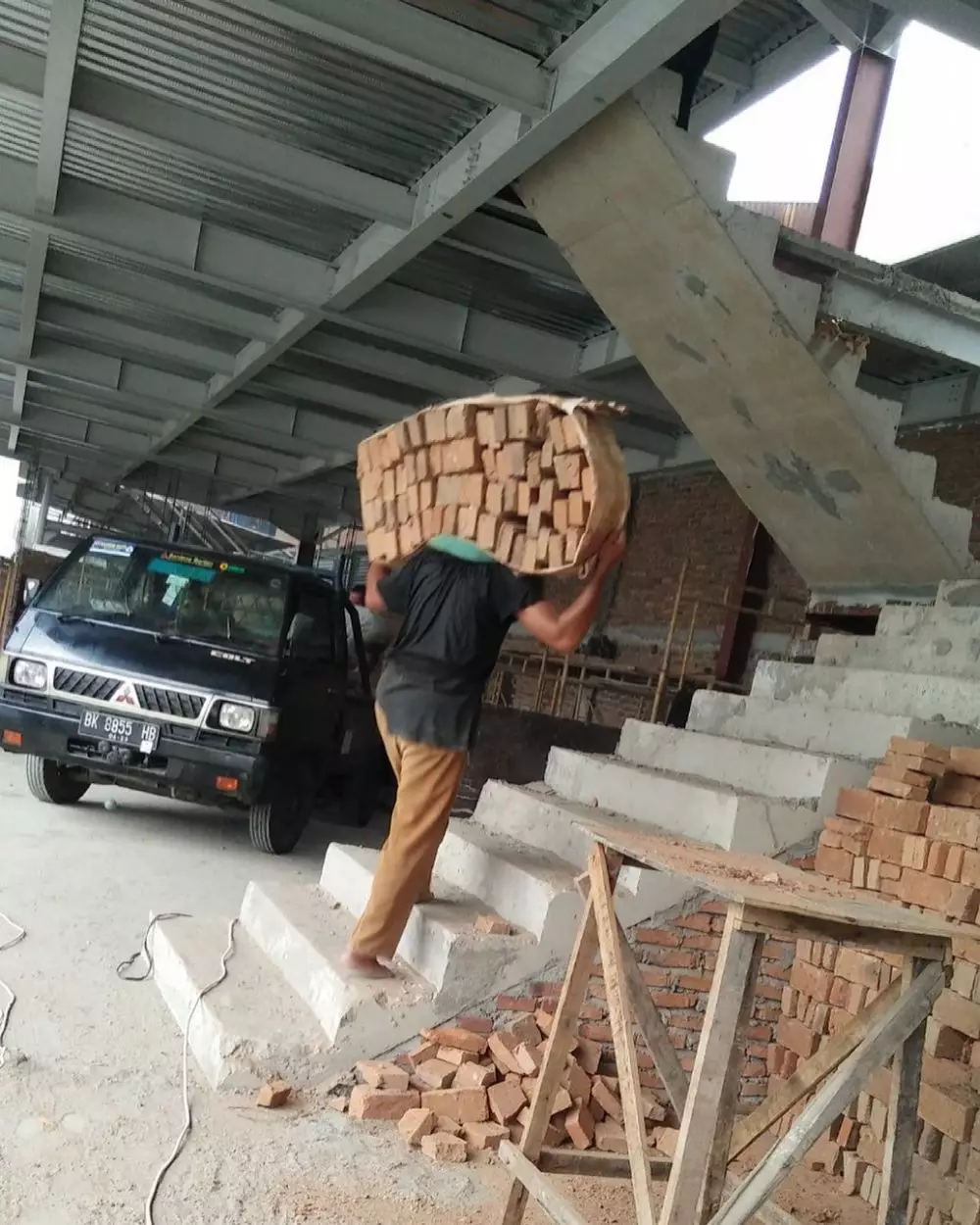 momen lucu bapak-bapak absurdnya totalitas © 2021 instagram.com momen lucu bapak-bapak absurdnya totalitas © 2021 instagram.com