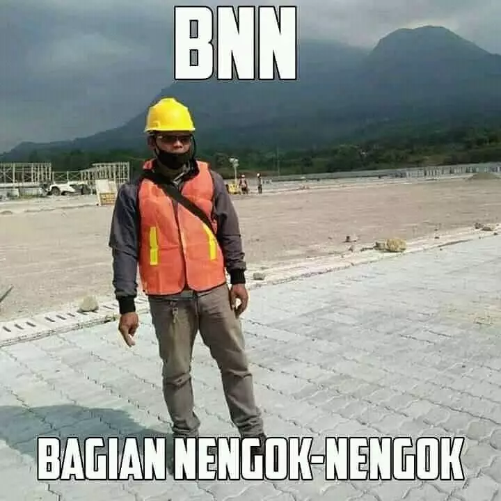 meme lucu lika-liku kalau jadi kuli bangunan © 2021 instagram.com