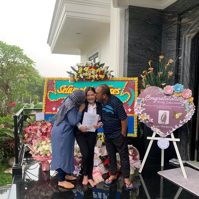 Momen wisuda Prilly Latuconsina Instagram