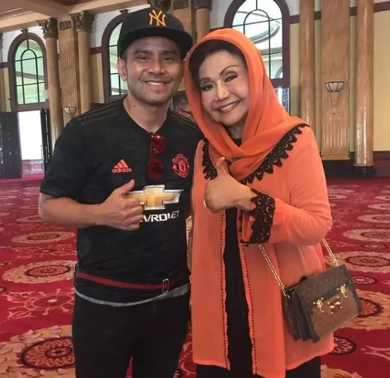 Potret kenangan Elly Kasim bareng rekan artis © berbagai sumber