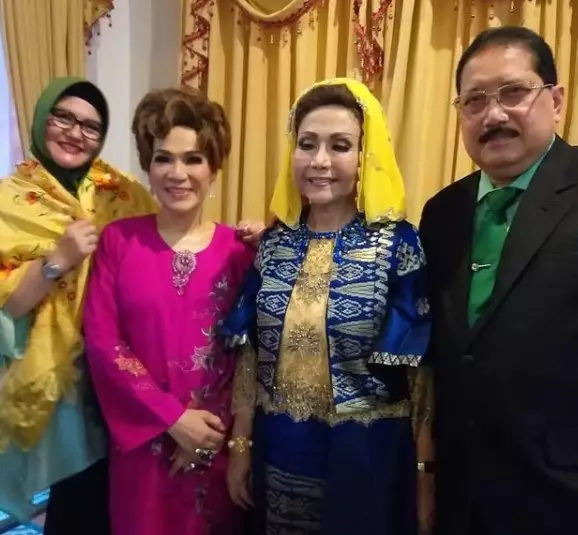 Potret kenangan Elly Kasim bareng rekan artis © berbagai sumber