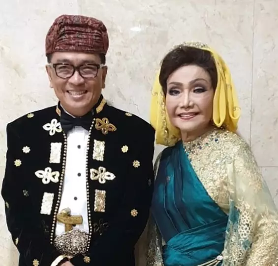 Potret kenangan Elly Kasim bareng rekan artis © berbagai sumber