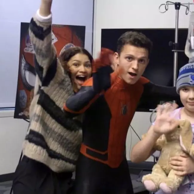 Potret kebersamaan Tom Holland dan Zendaya dari berbagai sumber