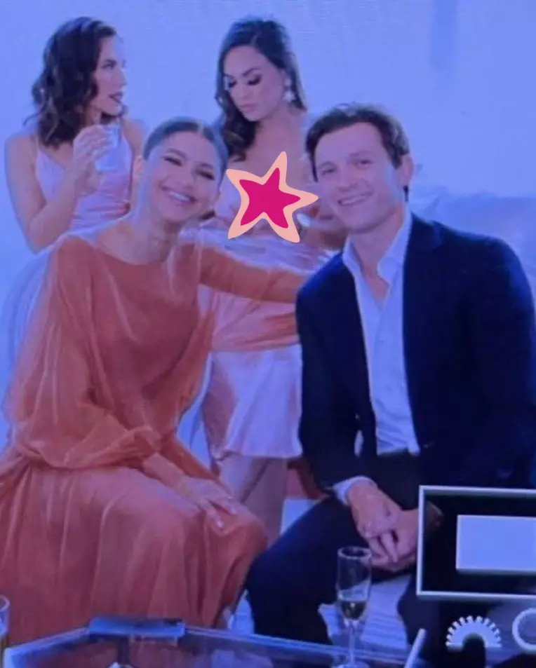 Potret kebersamaan Tom Holland dan Zendaya dari berbagai sumber