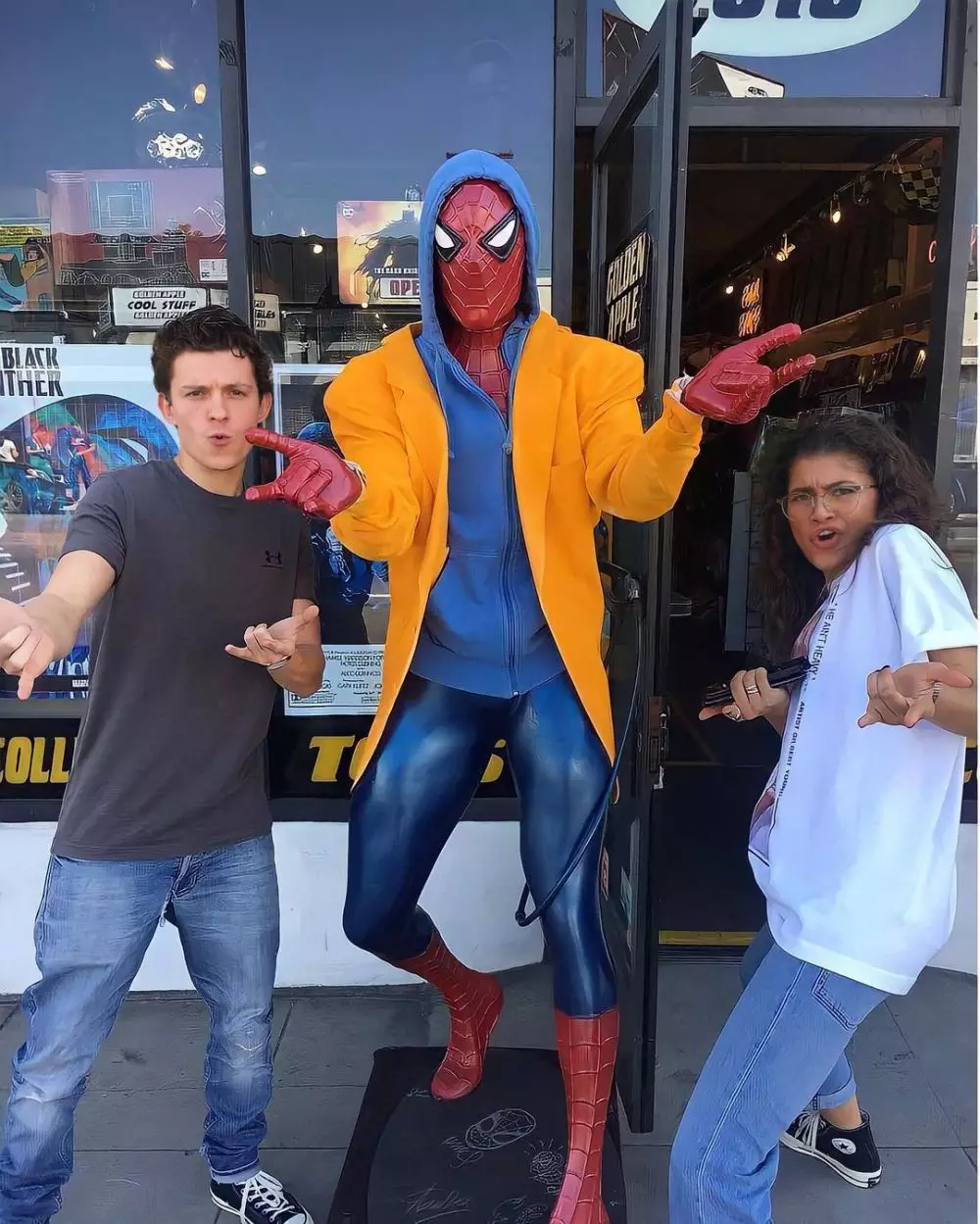 Potret kebersamaan Tom Holland dan Zendaya dari berbagai sumber