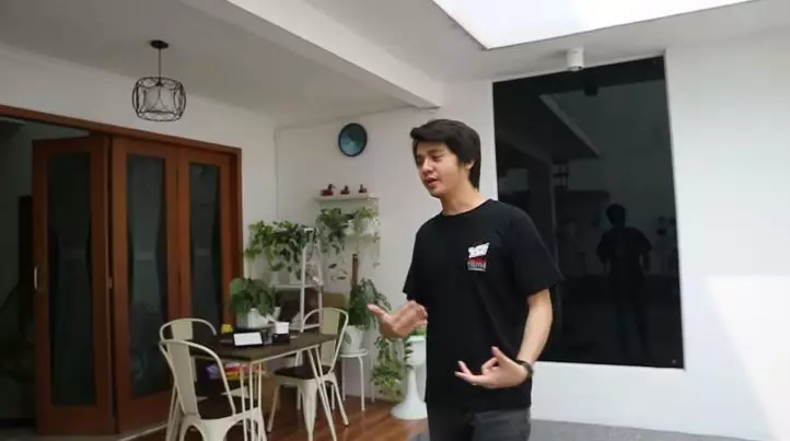 potret detail rumah arbani yasiz © YouTube