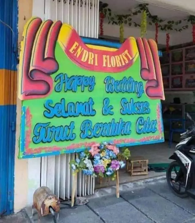 tulisan karangan bunga absurd banget © 2021 1cak.com