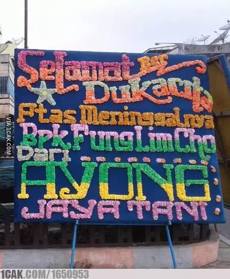 tulisan karangan bunga absurd banget © 2021 1cak.com