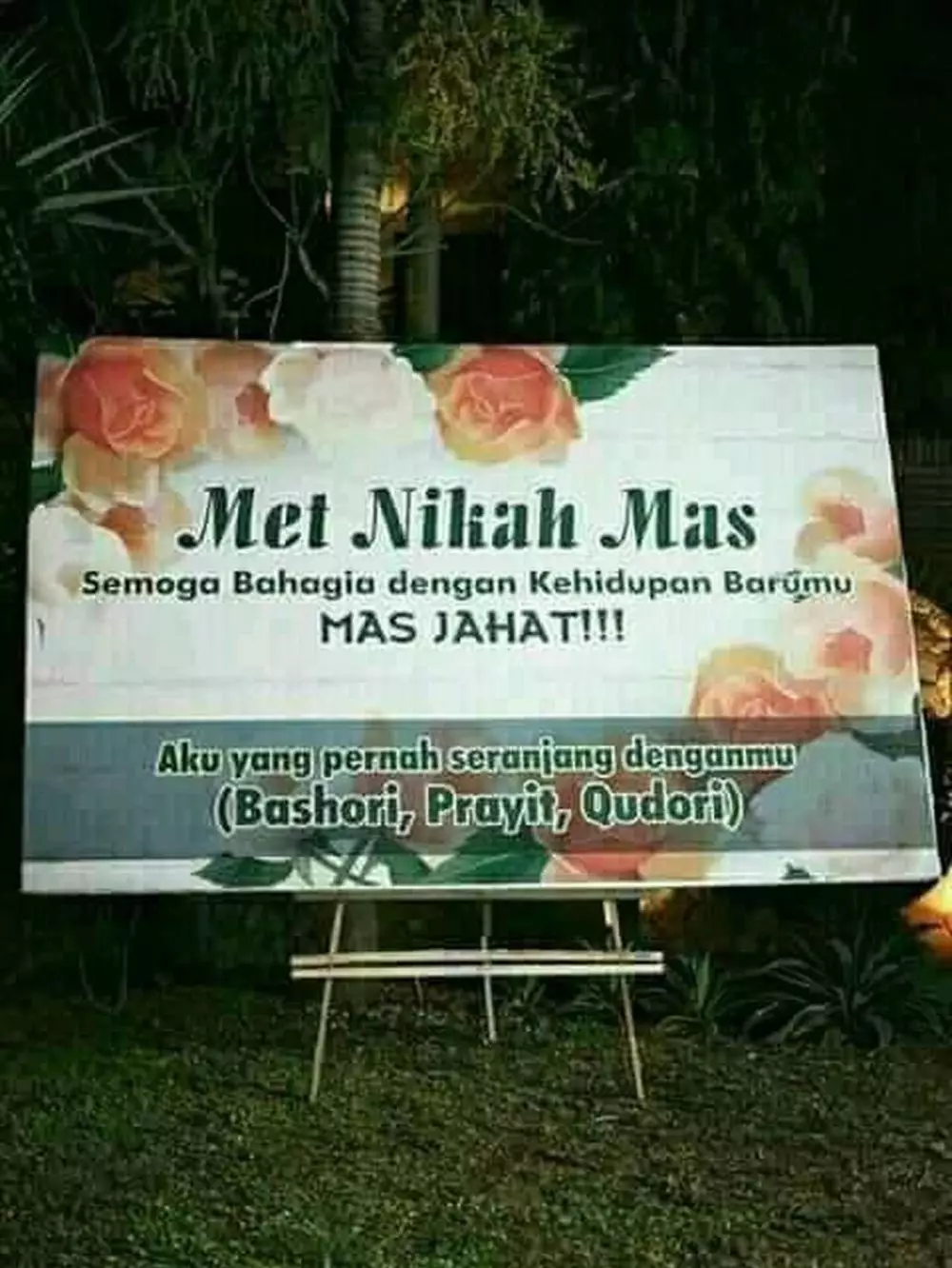 tulisan karangan bunga absurd banget © 2021 1cak.com