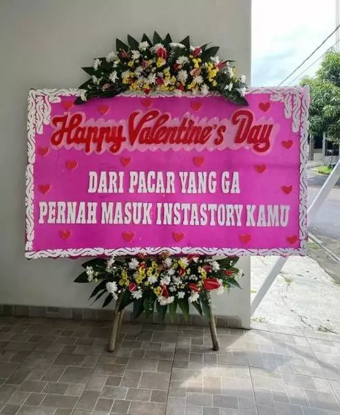 tulisan karangan bunga absurd banget © 2021 1cak.com