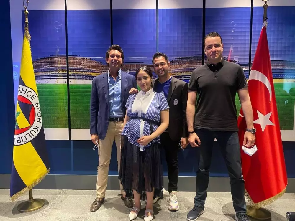 Nagita pakai dress lama © 2021 brilio.net