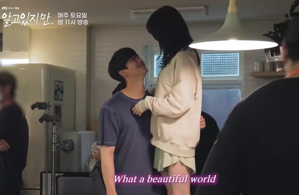 potret akrab Song Kang & Han So-hee di belakang layar YouTube/JTBC Drama