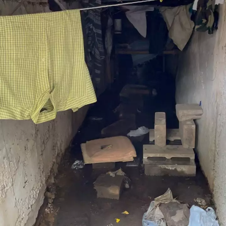 Viral penemuan 'kamar' di saluran drainase kota Bandung Instagram Viral penemuan 'kamar' di saluran drainase kota Bandung Instagram