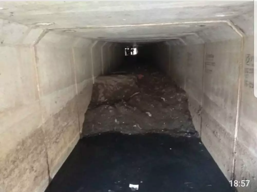 Viral penemuan 'kamar' di saluran drainase kota Bandung Instagram Viral penemuan 'kamar' di saluran drainase kota Bandung Instagram