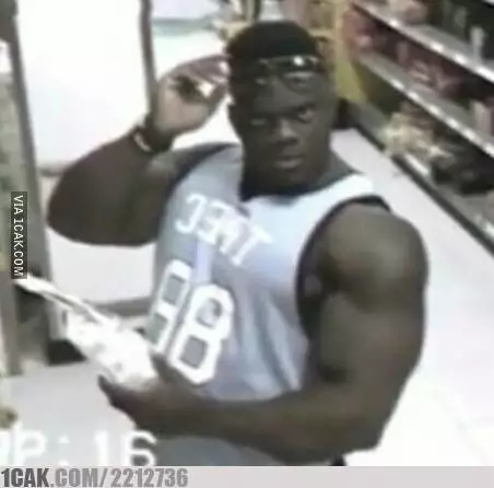 momen lucu waktu orang kelihatan di CCTV © 2021 1cak.com